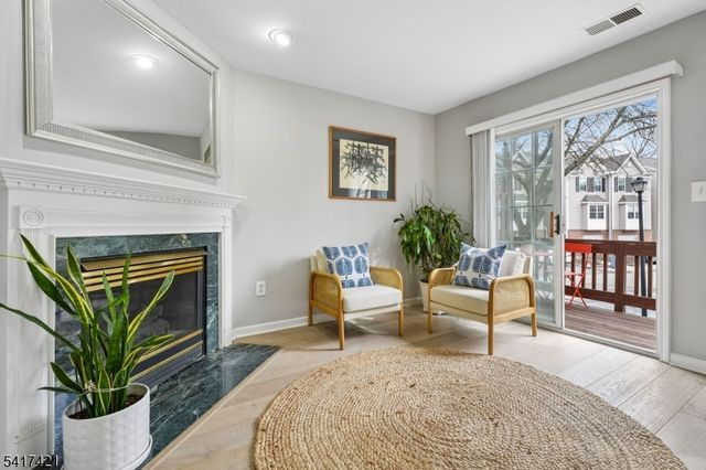 55 Greenbrook Dr 55, Bloomfield Twp., NJ 07003