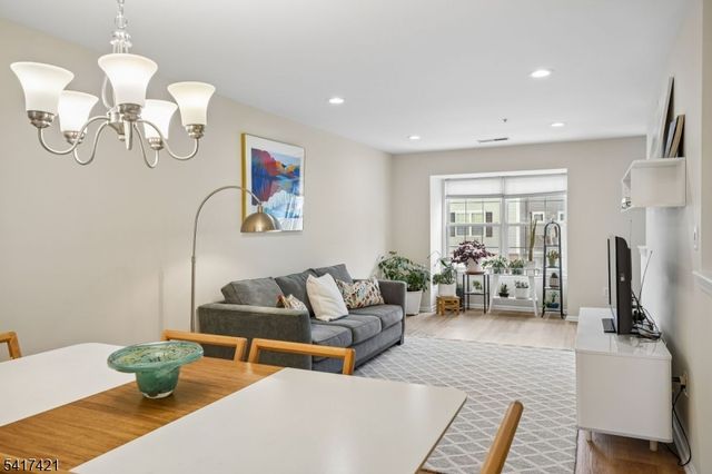 55 Greenbrook Dr 55, Bloomfield Twp., NJ 07003