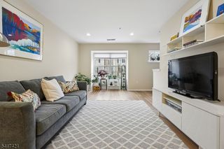 55 Greenbrook Dr 55, Bloomfield Twp., NJ 07003