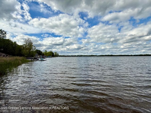 5880 Shaw Street, Haslett, MI 48840