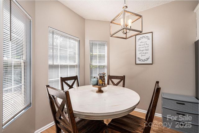 5686 Gold Creek Bay Drive, Hickory, NC 28601