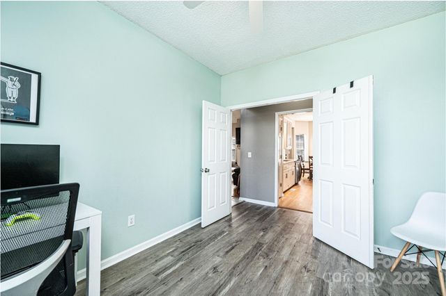 5686 Gold Creek Bay Drive, Hickory, NC 28601