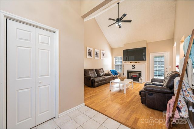 5686 Gold Creek Bay Drive, Hickory, NC 28601