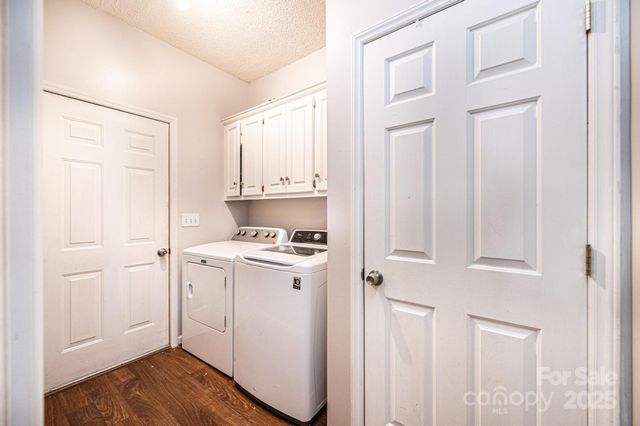5686 Gold Creek Bay Drive, Hickory, NC 28601