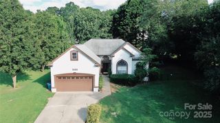 5686 Gold Creek Bay Drive, Hickory, NC 28601