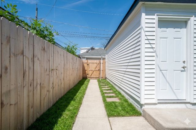 8620 S Union Avenue, Chicago, IL 60620