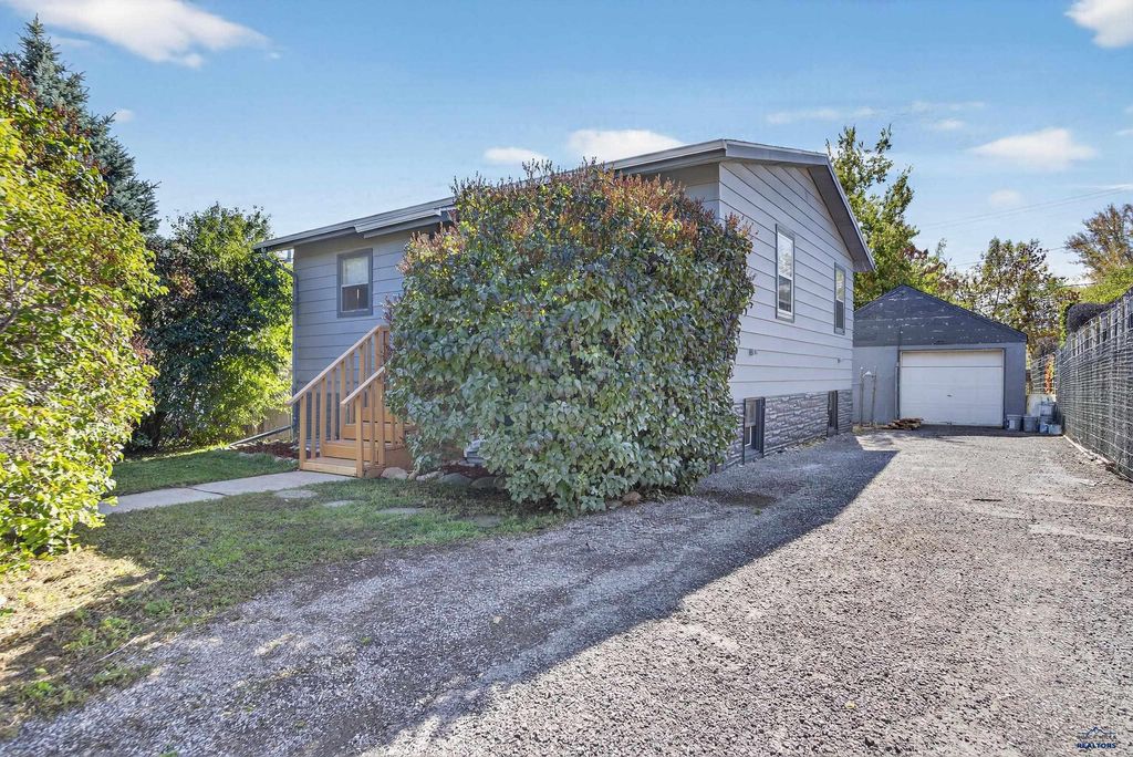 513 E DENVER, Rapid City, SD 57701