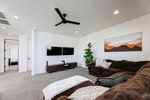 5077 W Oakford Ct, Meridian, ID 83646