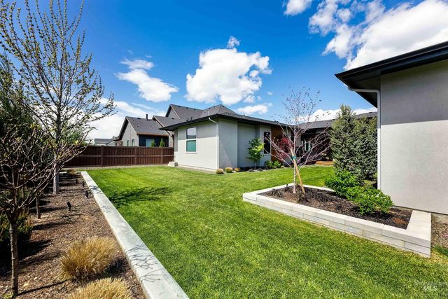 5077 W Oakford Ct, Meridian, ID 83646