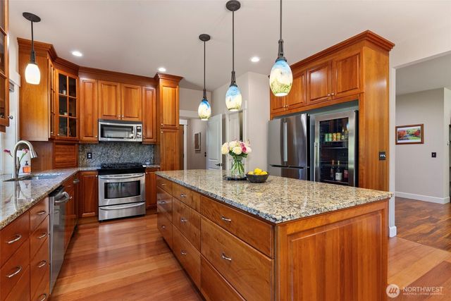 1956 NE Trail Way, Poulsbo, WA 98370