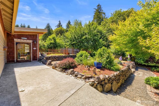 1956 NE Trail Way, Poulsbo, WA 98370