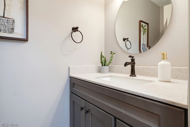 488 Schooner Lane, Northfield Center, OH 44067