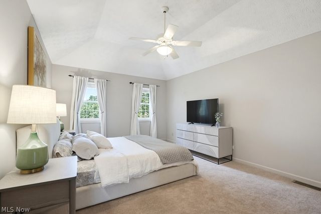 488 Schooner Lane, Northfield Center, OH 44067