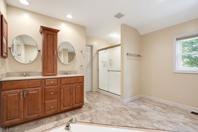 488 Schooner Lane, Northfield Center, OH 44067