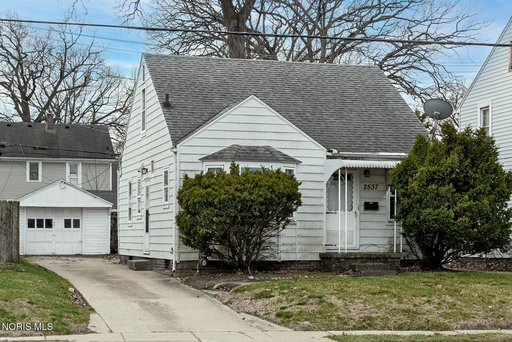 2537 W Sylvania Avenue, Toledo, OH 43613