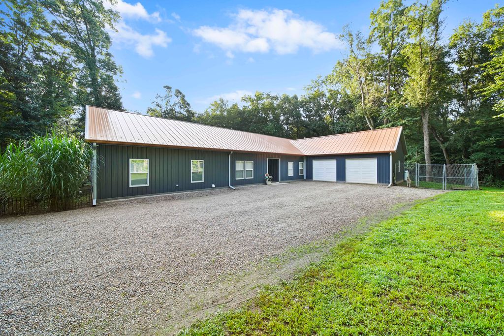 6635 E Chicago Road, Moscow Twp, MI 49250