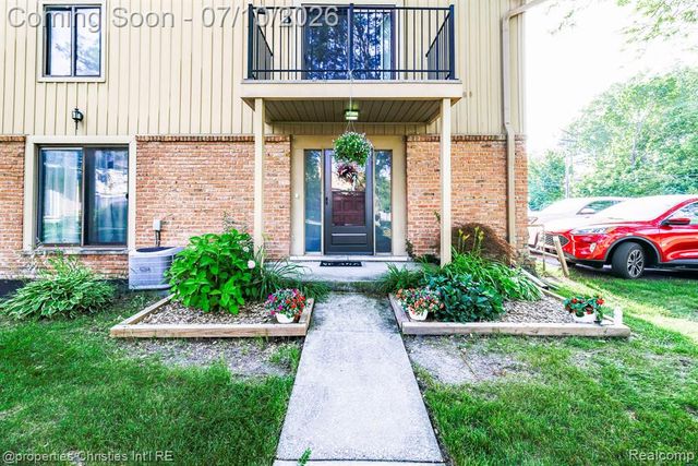 41678 Bedford Drive, Canton, MI 48187
