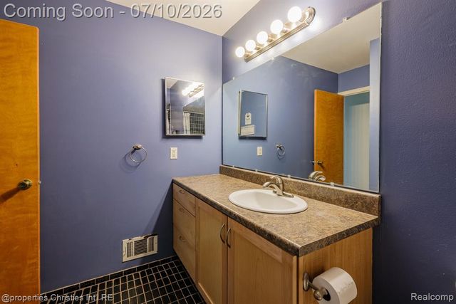 41678 Bedford Drive, Canton, MI 48187