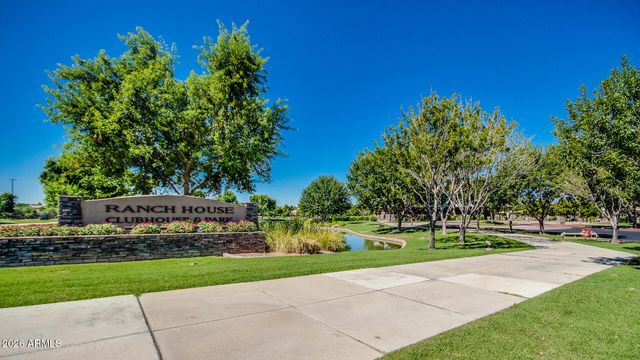 4576 E CAVALRY Drive, Gilbert, AZ 85297