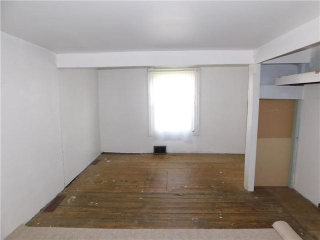 209 Euclid Avenue, Port Marion, PA 15474