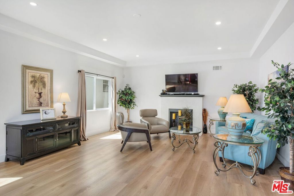 Image 6 of property listing at 4261 Palmero Boulevard, Los Angeles, CA 90008