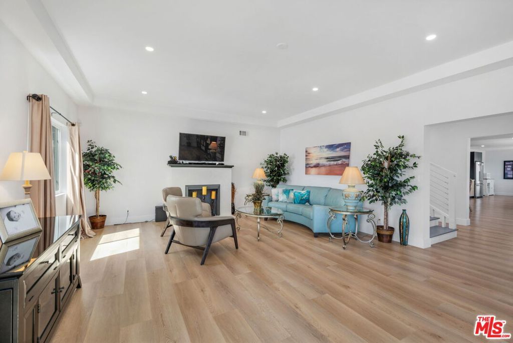 Image 7 of property listing at 4261 Palmero Boulevard, Los Angeles, CA 90008
