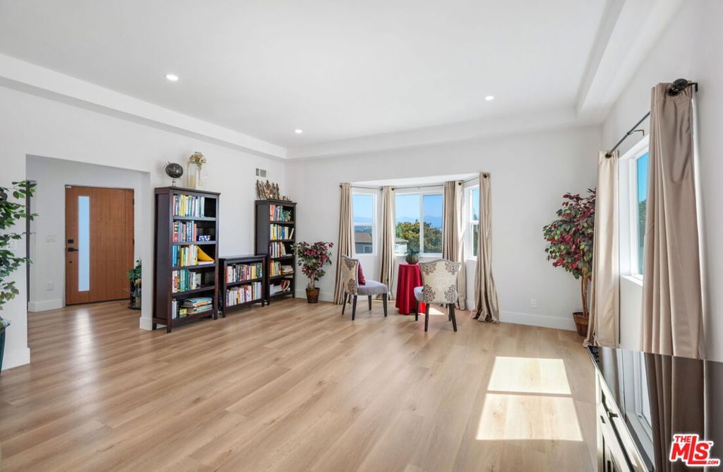 Image 9 of property listing at 4261 Palmero Boulevard, Los Angeles, CA 90008