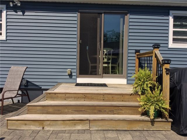 18 Mellon Road, Warwick, RI 02889