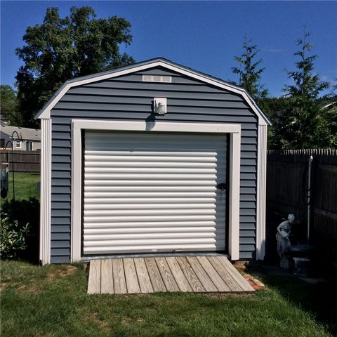 18 Mellon Road, Warwick, RI 02889