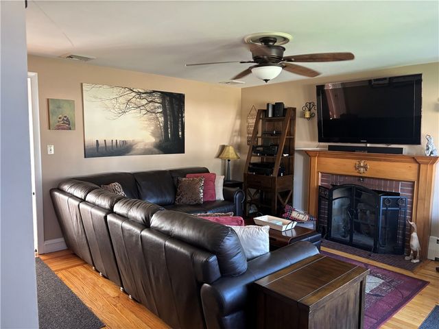 18 Mellon Road, Warwick, RI 02889