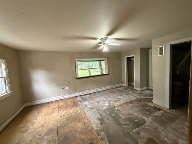 4521 W Newell Ave, Wichita, KS 67212