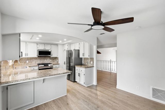 2565 Navarra Dr B, Carlsbad, CA 92009