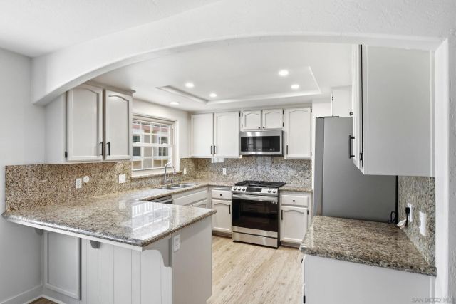 2565 Navarra Dr B, Carlsbad, CA 92009