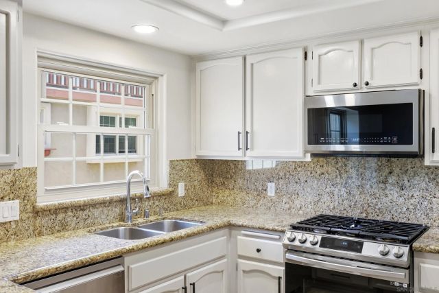 2565 Navarra Dr B, Carlsbad, CA 92009