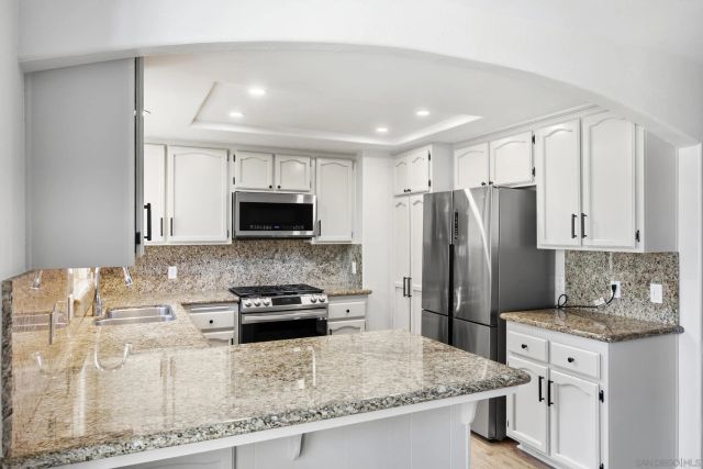 2565 Navarra Dr B, Carlsbad, CA 92009