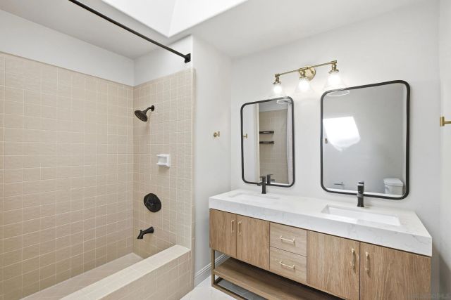 2565 Navarra Dr B, Carlsbad, CA 92009