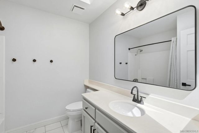 2565 Navarra Dr B, Carlsbad, CA 92009