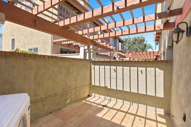 2565 Navarra Dr B, Carlsbad, CA 92009