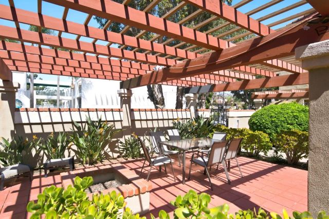 2565 Navarra Dr B, Carlsbad, CA 92009