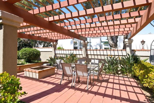 2565 Navarra Dr B, Carlsbad, CA 92009