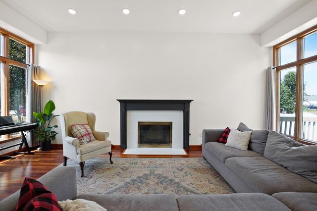4906 Cardinal Court, Schererville, IN 46375