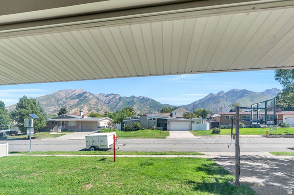 6824 S NYE DR, Cottonwood Heights, UT 84121 — photo 2