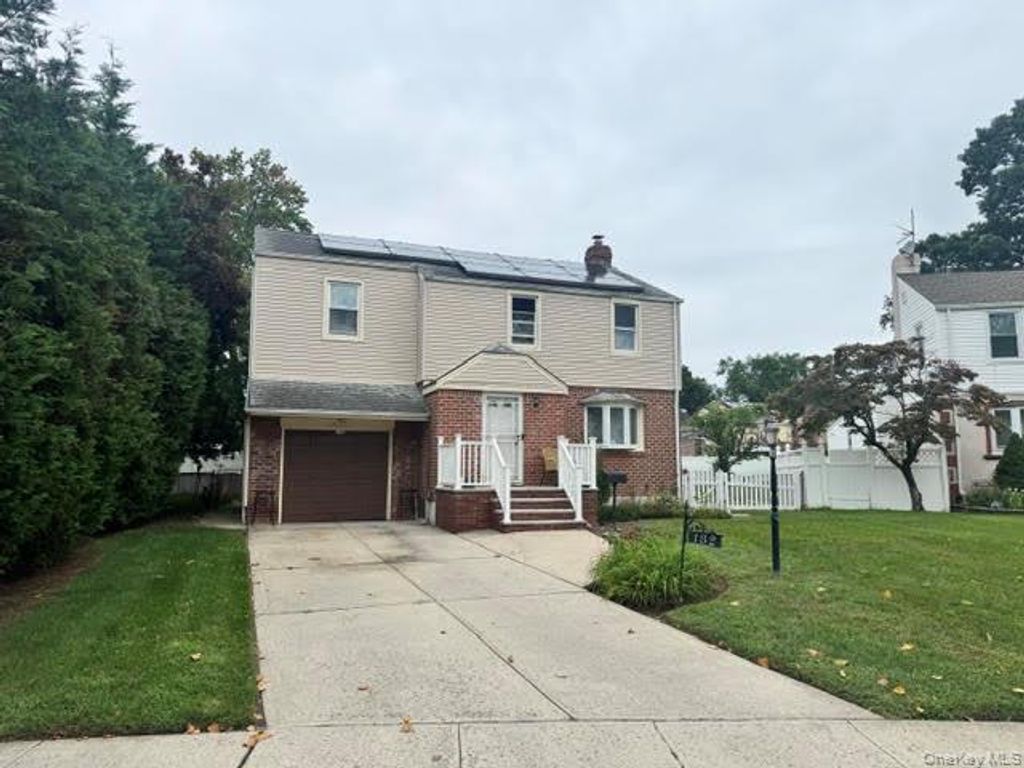 132 Nassau Street, Elmont, NY 11003 — exterior