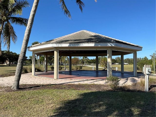 1712 Club House RD, North Fort Myers, FL 33917