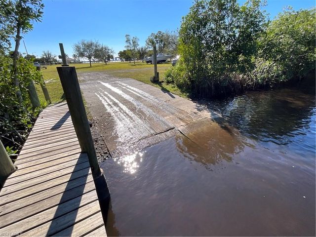 1712 Club House RD, North Fort Myers, FL 33917
