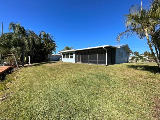 1712 Club House RD, North Fort Myers, FL 33917