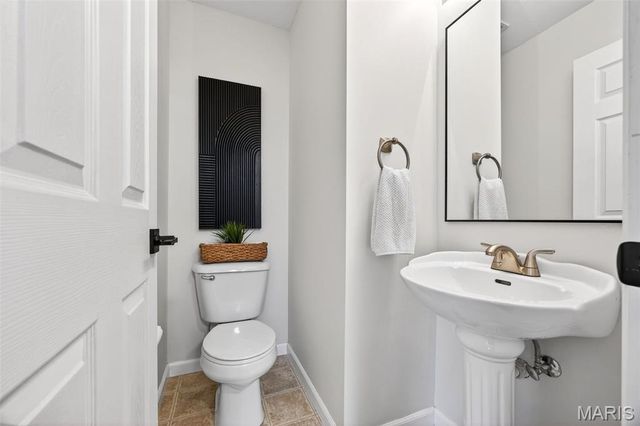 507 Donna Marie Drive 2047B, Wentzville, MO 63385