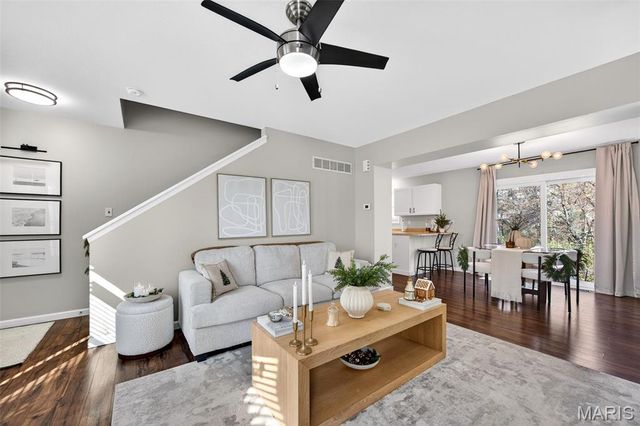 507 Donna Marie Drive 2047B, Wentzville, MO 63385