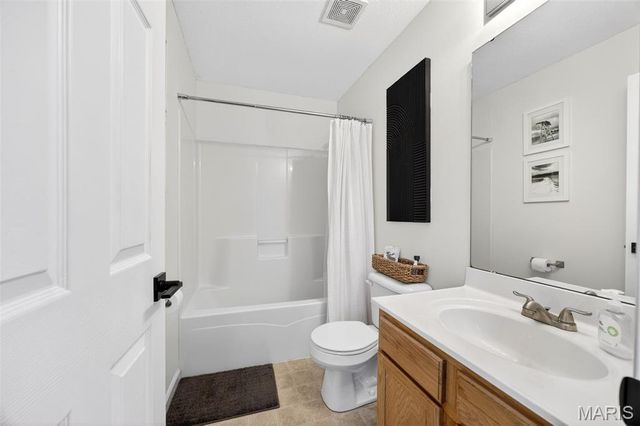 507 Donna Marie Drive 2047B, Wentzville, MO 63385