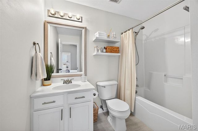 507 Donna Marie Drive 2047B, Wentzville, MO 63385